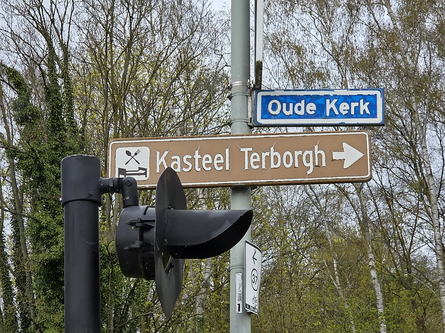 wegwijzer kasteel ter borg